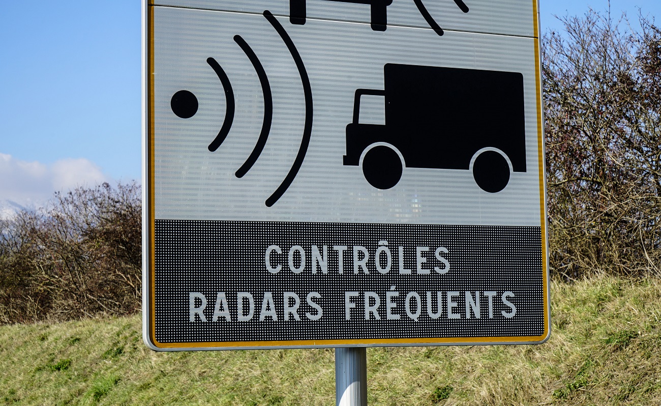 Voitures radars : ces 9 départements vont être placés sous haute surveillance routière d’ici fin 2025