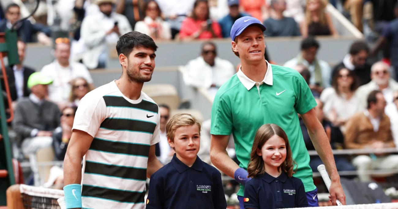 Roland-Garros 2025 : Carlos Alcaraz héroïque face à Sinner dans une finale de légende