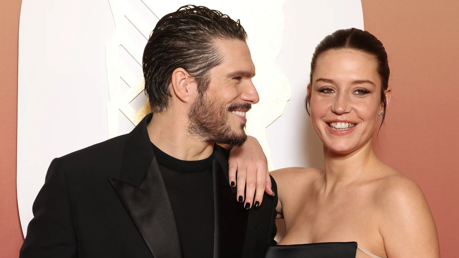 Adèle Exarchopoulos dévoile sa belle histoire d’amour avec François Civil
