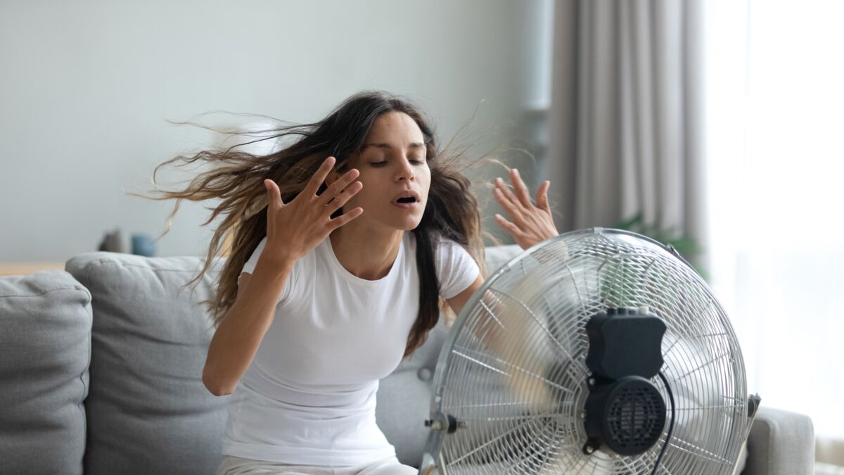 Dormir avec un ventilateur allumé : le geste que l’on croit anodin en été mais qui peut nuire à la santé