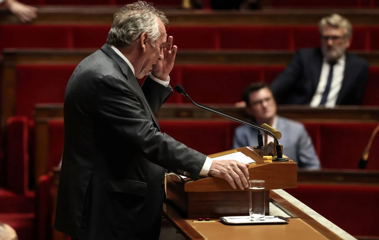 Orages du 25 juin et scène improbable à l’Assemblée : François Bayrou surpris par des infiltrations