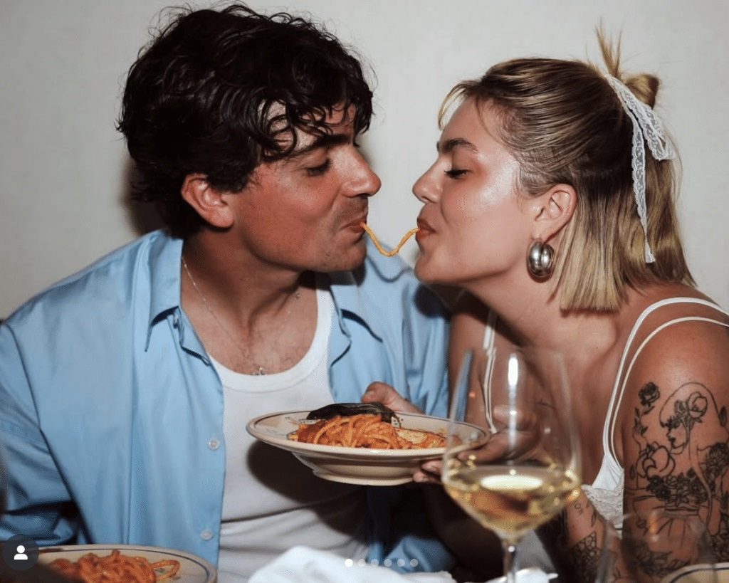 Les photos du grand jour : Louane et Florian dans une cérémonie moderne