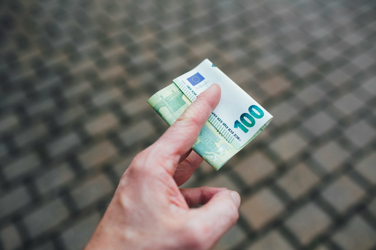 Espèces : l’Union européenne limite les paiements à 10 000 euros à partir de 2027