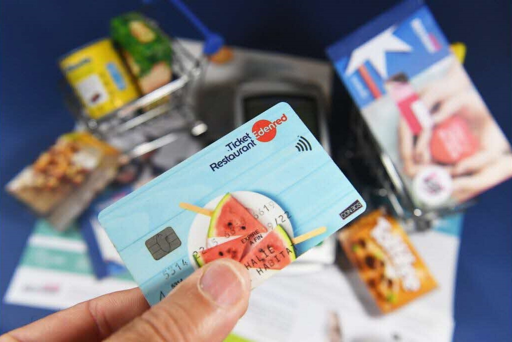 Tickets-restaurant : l’utilisation en supermarché et la fin du format papier confirmées pour 2027