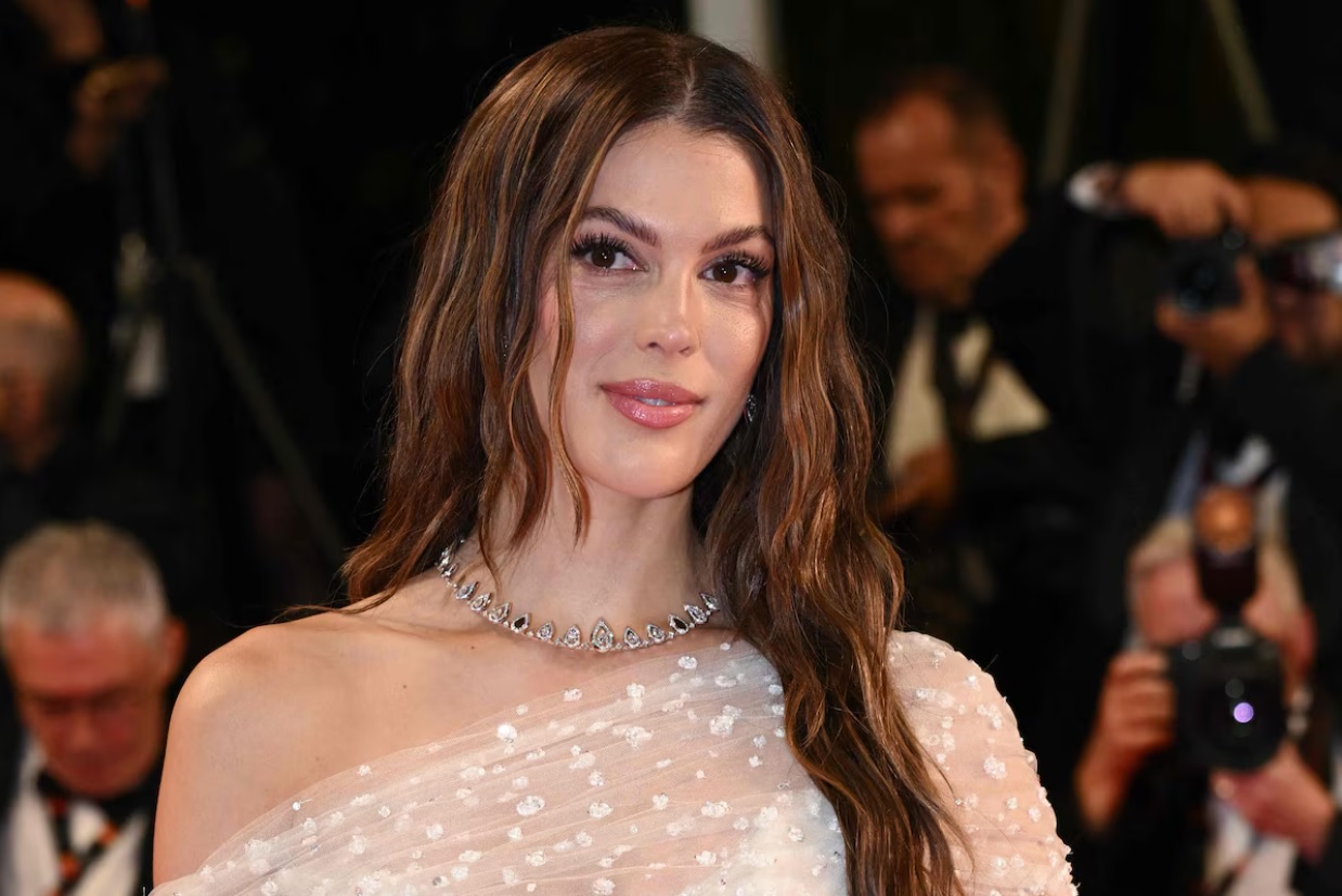 Iris Mittenaere réplique aux accusations de son ex et dépose plainte