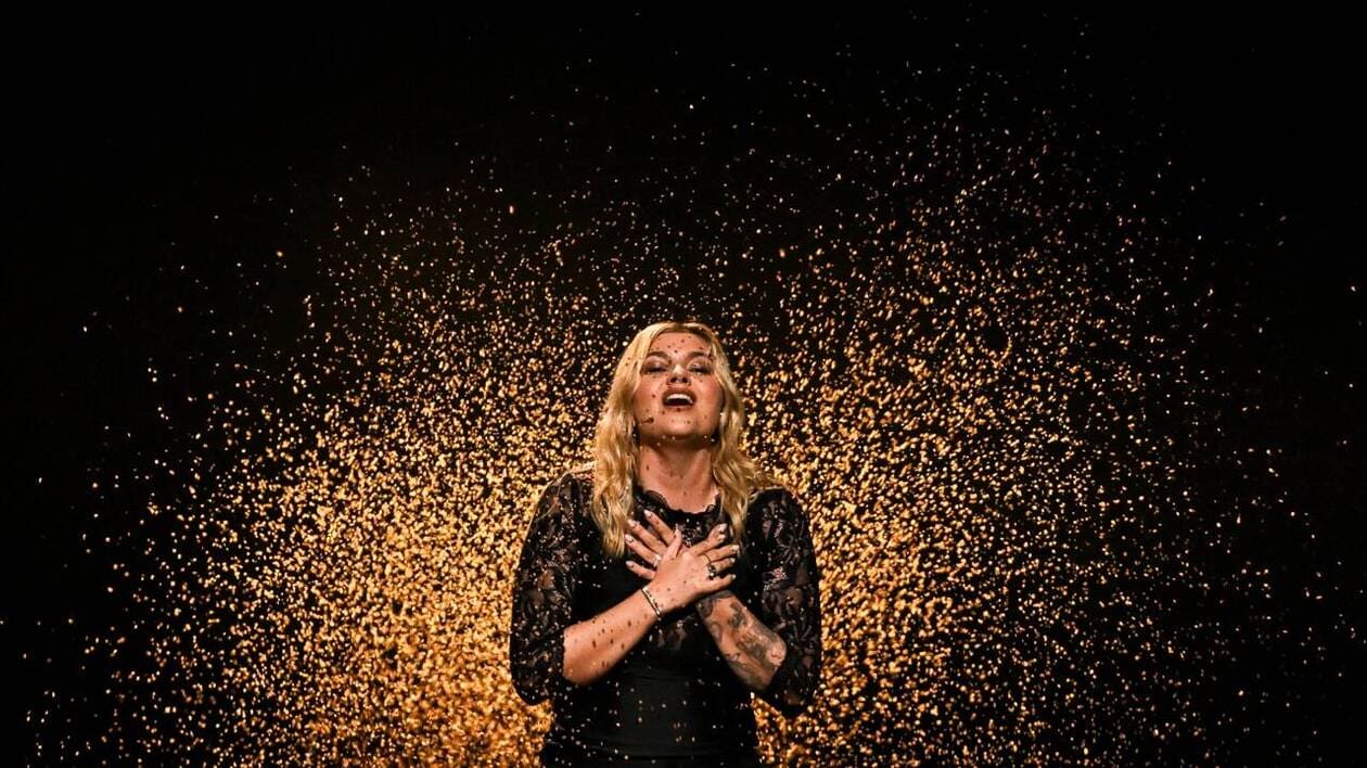 Louane revisite un tube culte des années 2000 avec son tout premier producteur