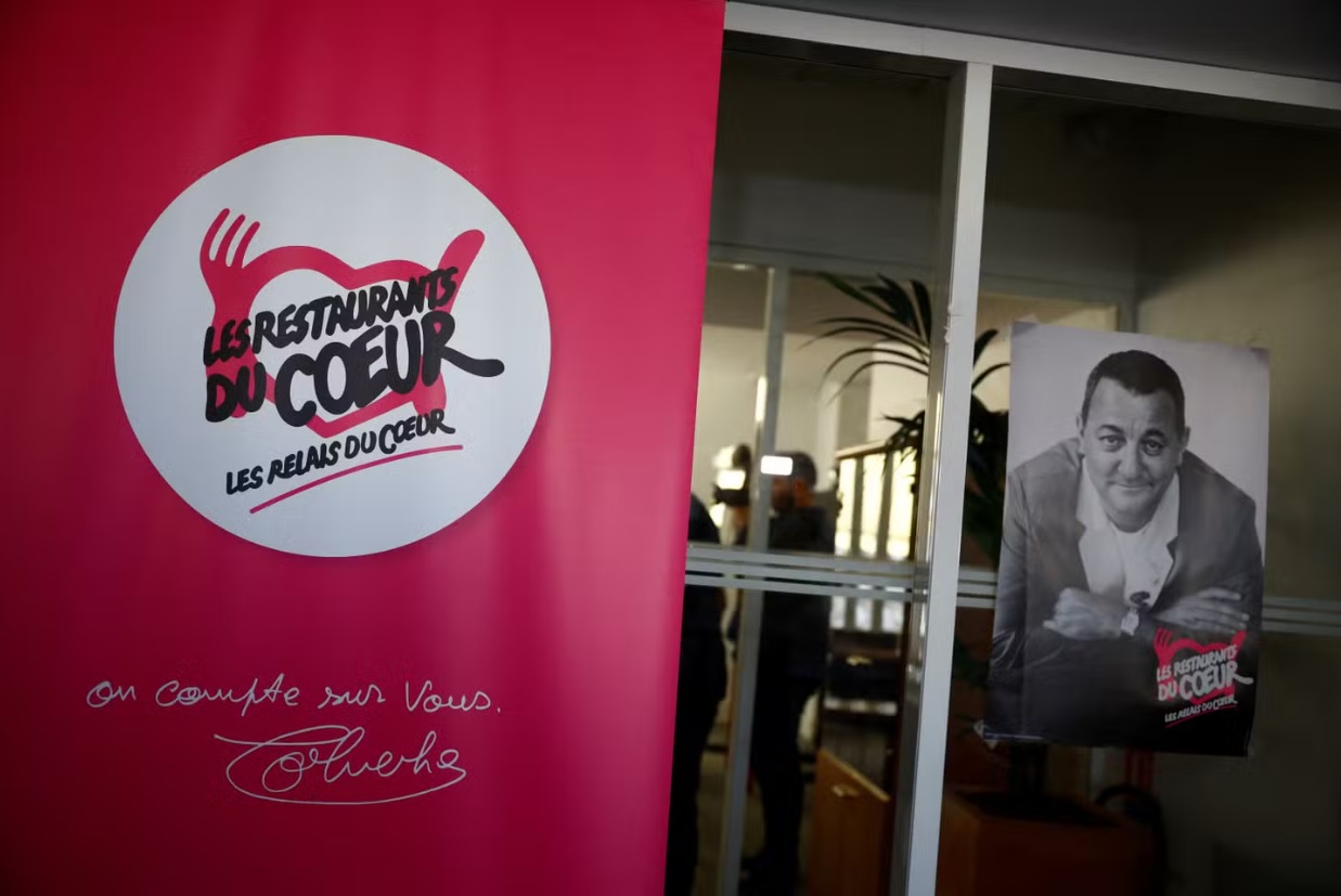 Un anniversaire plein d’humour : les Restos du cœur lancent leur premier spectacle comique