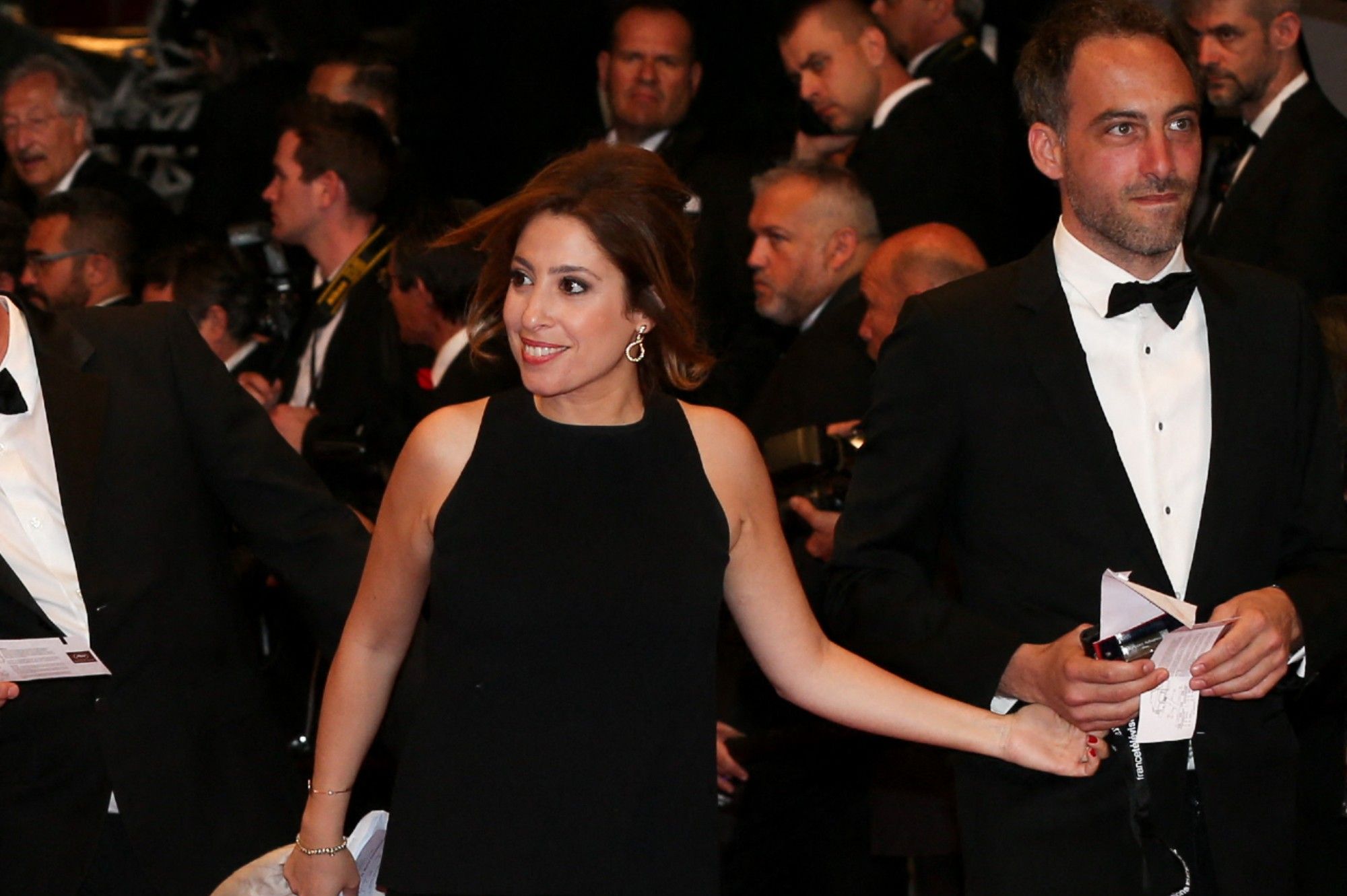 Léa Salamé bientôt mariée : ce qu’elle pense vraiment du mariage avec Raphaël Glucksmann