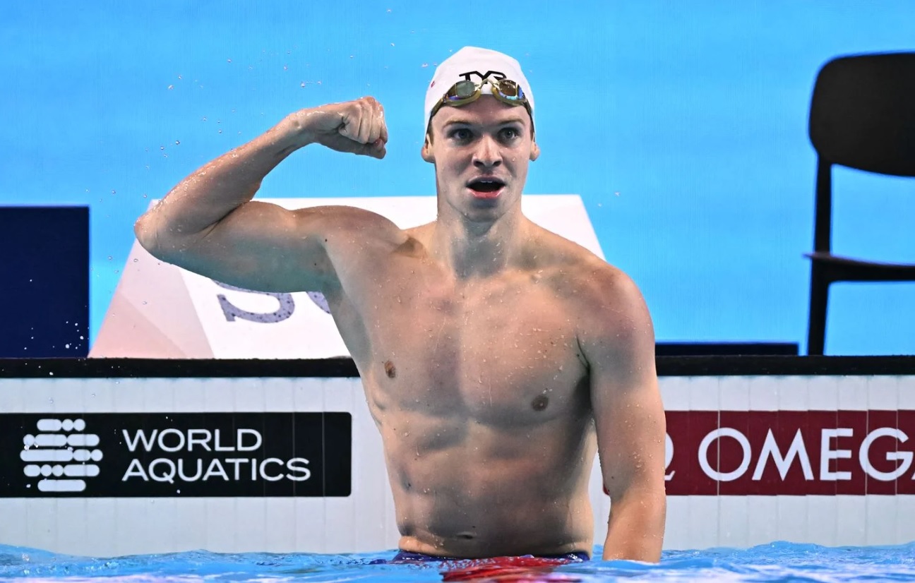 Mondiaux de natation 2025 : Léon Marchand triomphe sur 200m 4 nages malgré un sommeil agité