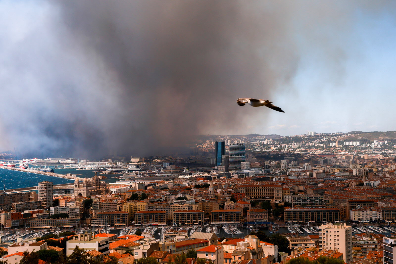 Incendies : le vent relance l’alerte rouge dans les Bouches-du-Rhône