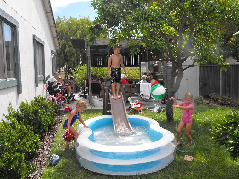 3 astuces pour bien entretenir une piscine gonflable et la garder plus longtemps