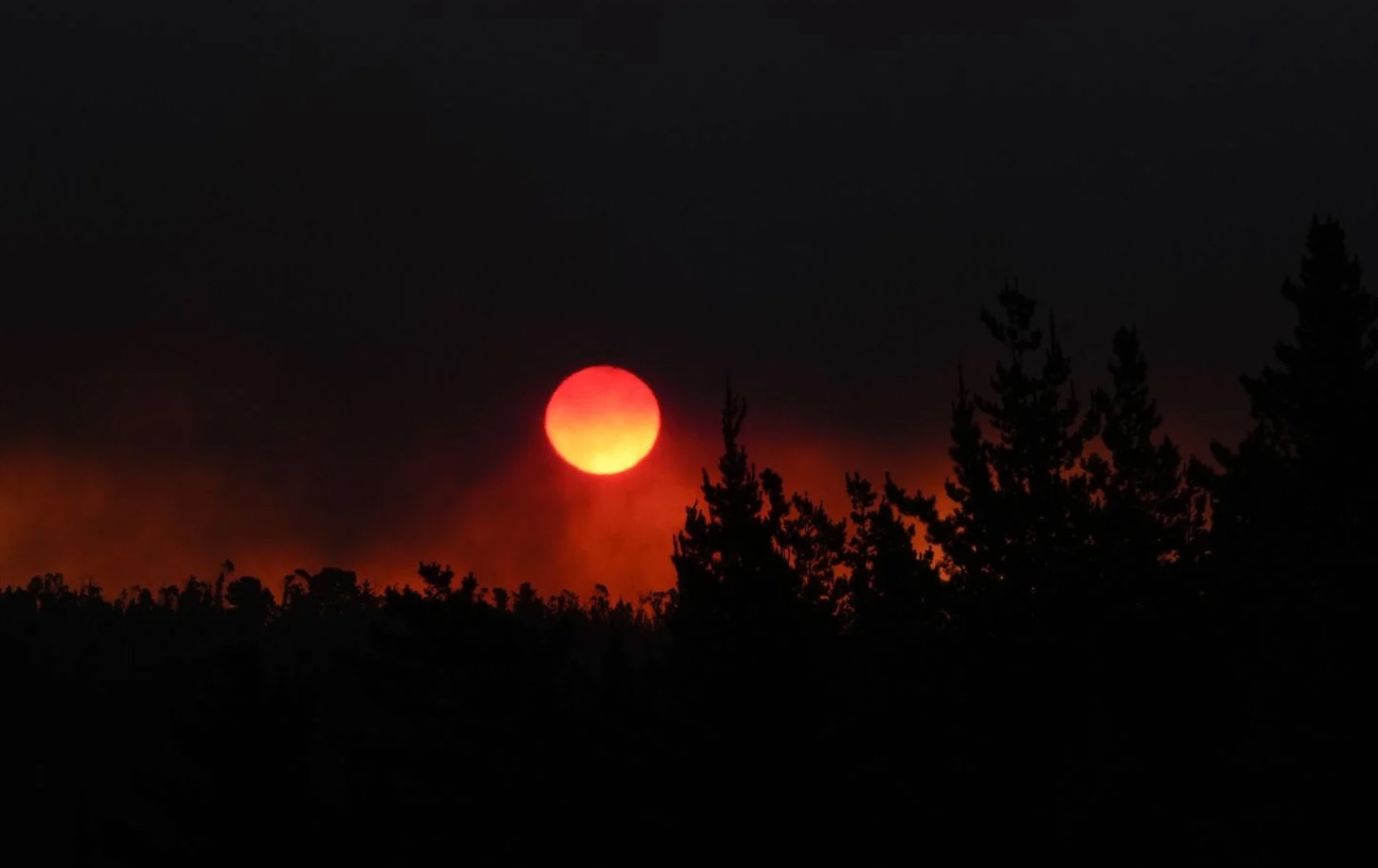 Soleil rouge en France : l'explication derrière ce phénomène spectaculaire