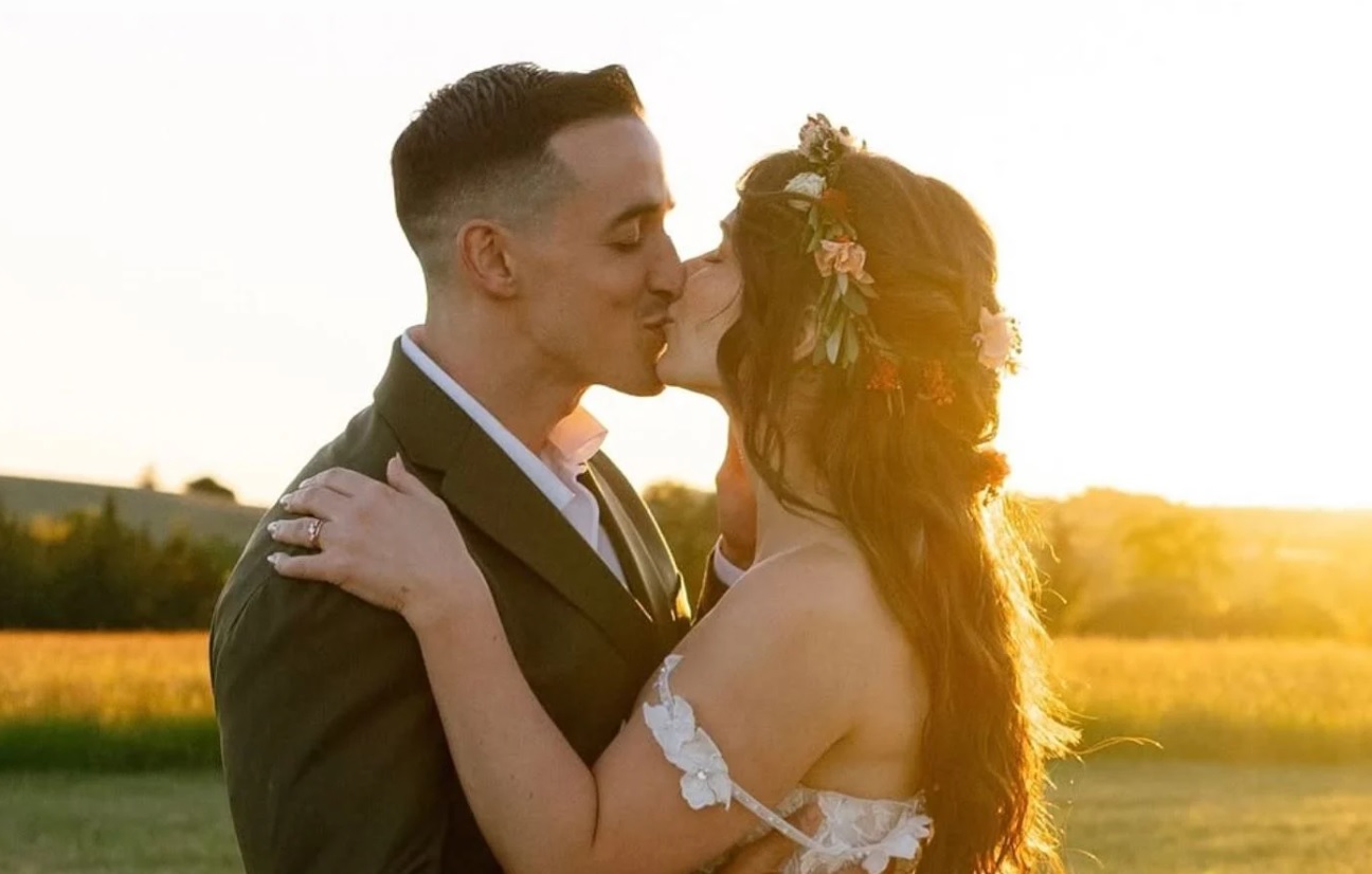 Tibo InShape accusé d’avoir fait passer son mariage en frais de société : le youtubeur réagit aux critiques