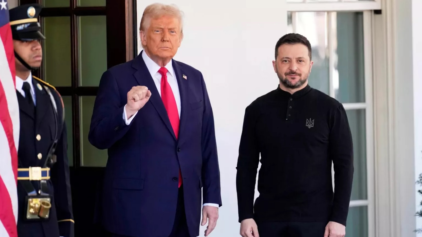 Zelensky change de tenue pour sa visite à la Maison-Blanche : un geste qui a beaucoup plu à Trump