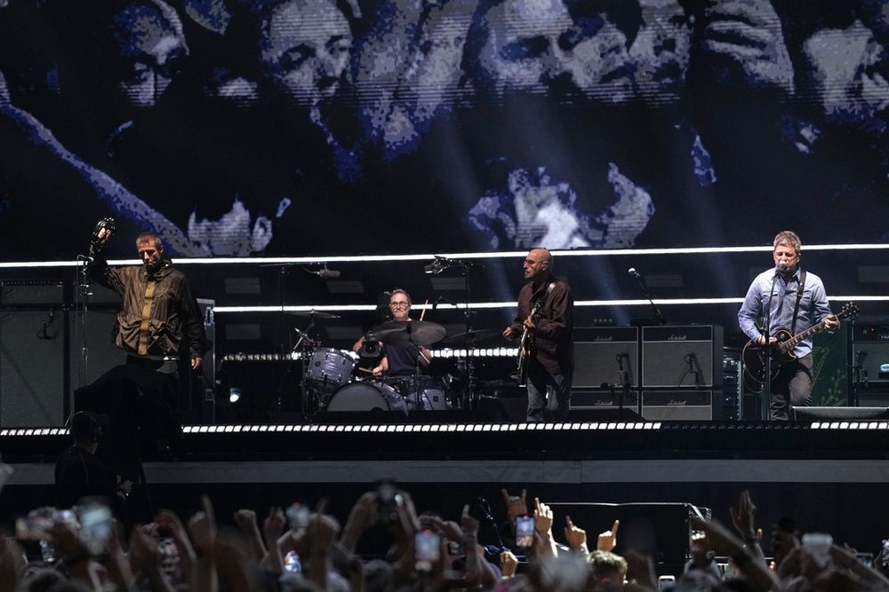 Un drame bouleverse la tournée d’Oasis : un homme meurt au stade de Wembley