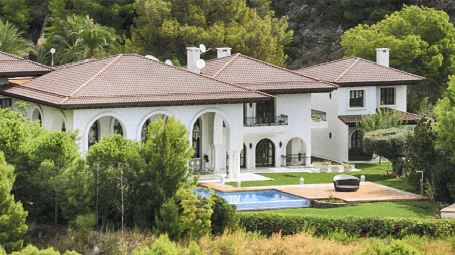 cyril-hanouna-villa-saint-tropez