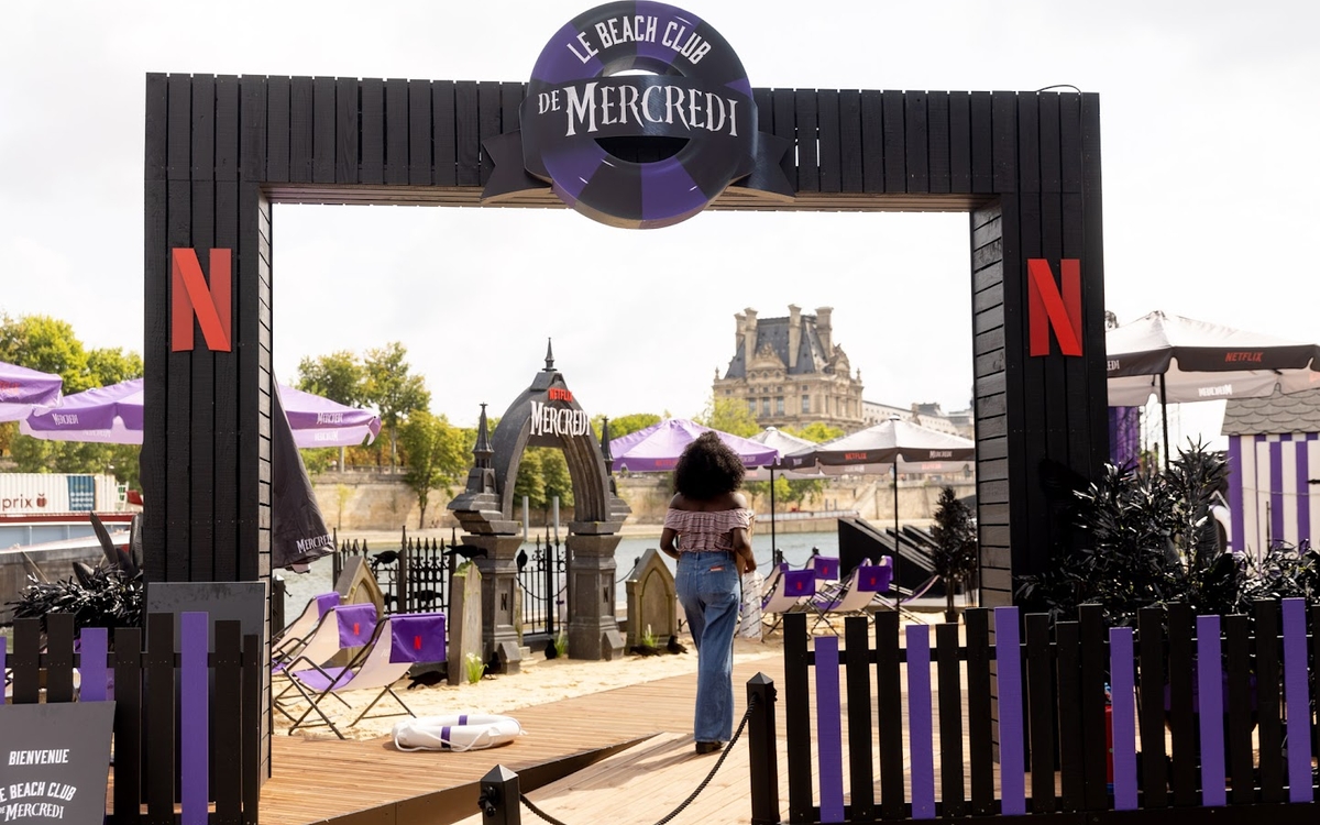 À Paris, un beach club dédié à Mercredi Addams ouvre pour célébrer la saison 2 de la série Netflix