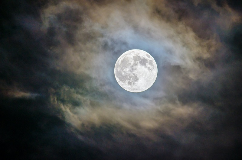 Pleine lune du 9 août : une transformation puissante attend ces 3 signes astrologiques
