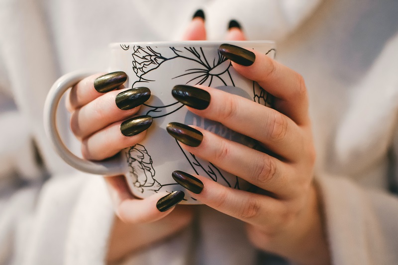 Comment arrêter définitivement de se ronger les ongles ?