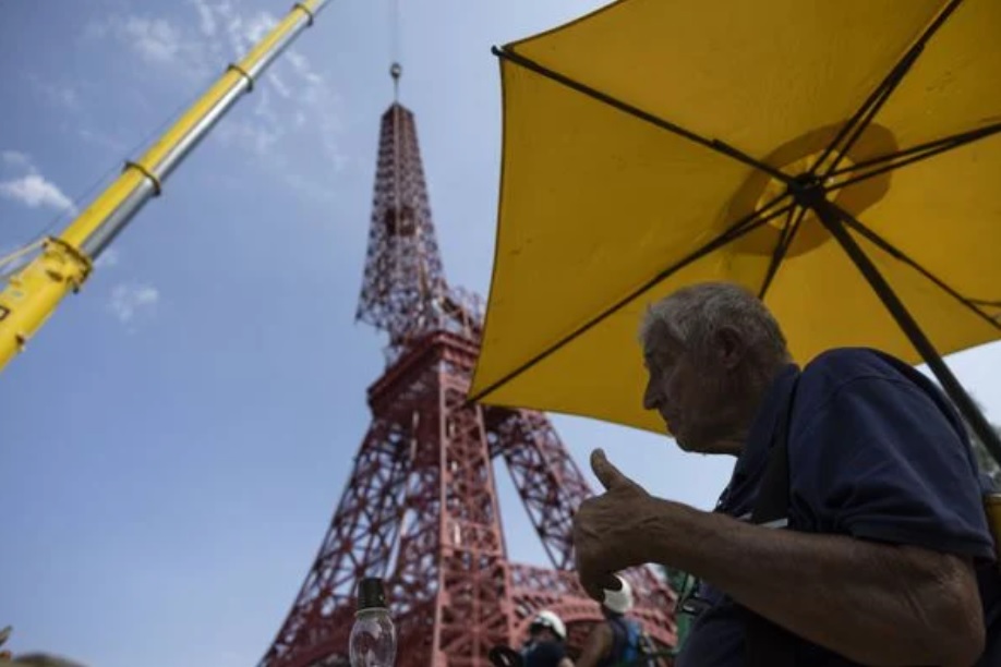 En Alsace, une réplique exacte de la Tour Eiffel de 30 mètres vient d’être achevée