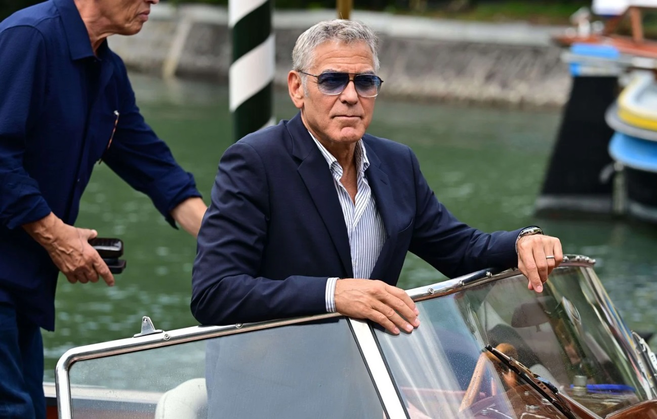 Mostra de Venise 2025 : les images spectaculaires des stars sur le tapis rouge : George Clooney