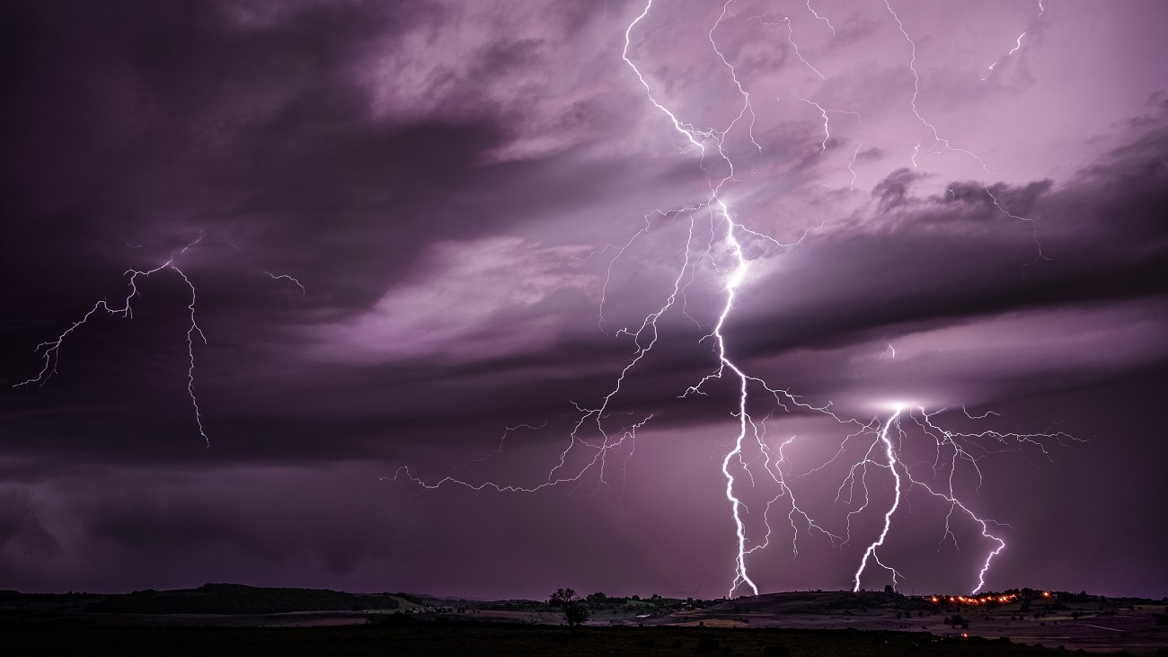Des orages spectaculaires immortalisés en images cette nuit dans le sud-est de la France