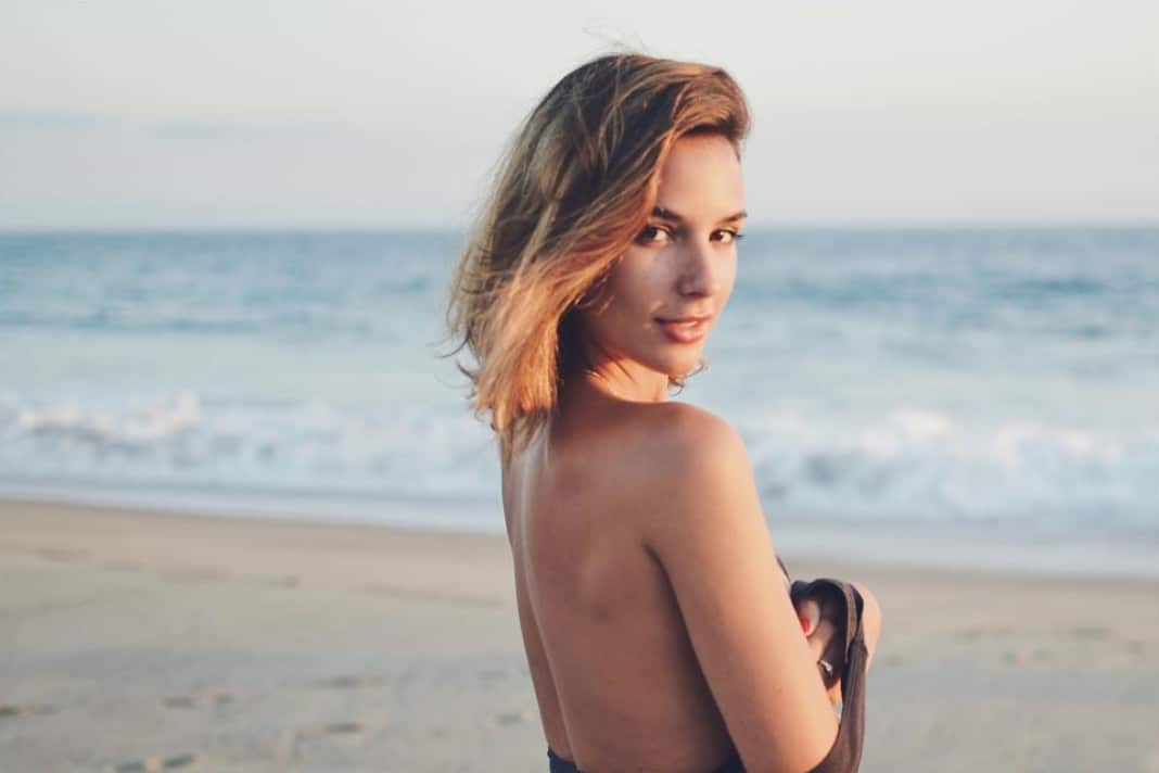 Jade Leboeuf seins nus à la plage : la polémique qui enflamme les réseaux