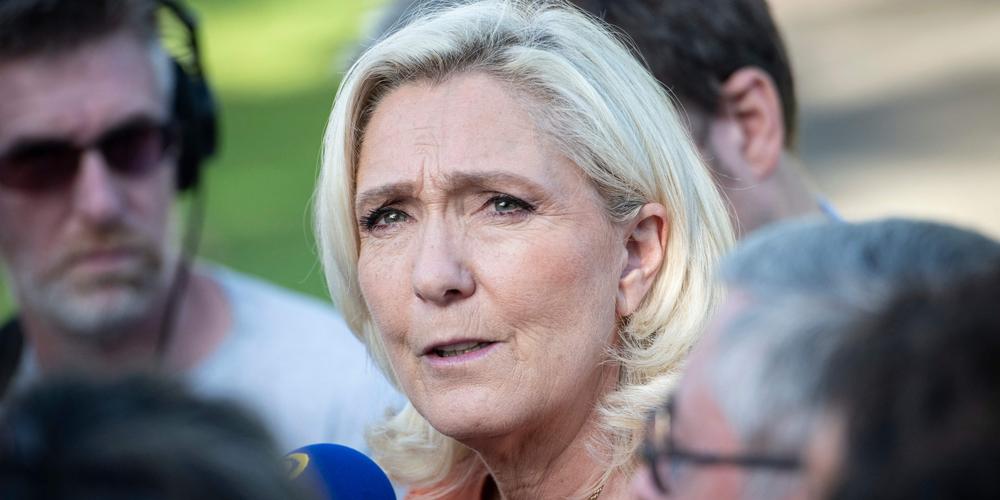 Monsieur Bayrou, c'est le déni, la déconnexion et la déresponsabilité : Marine Le Pen attaque frontalement Bayrou