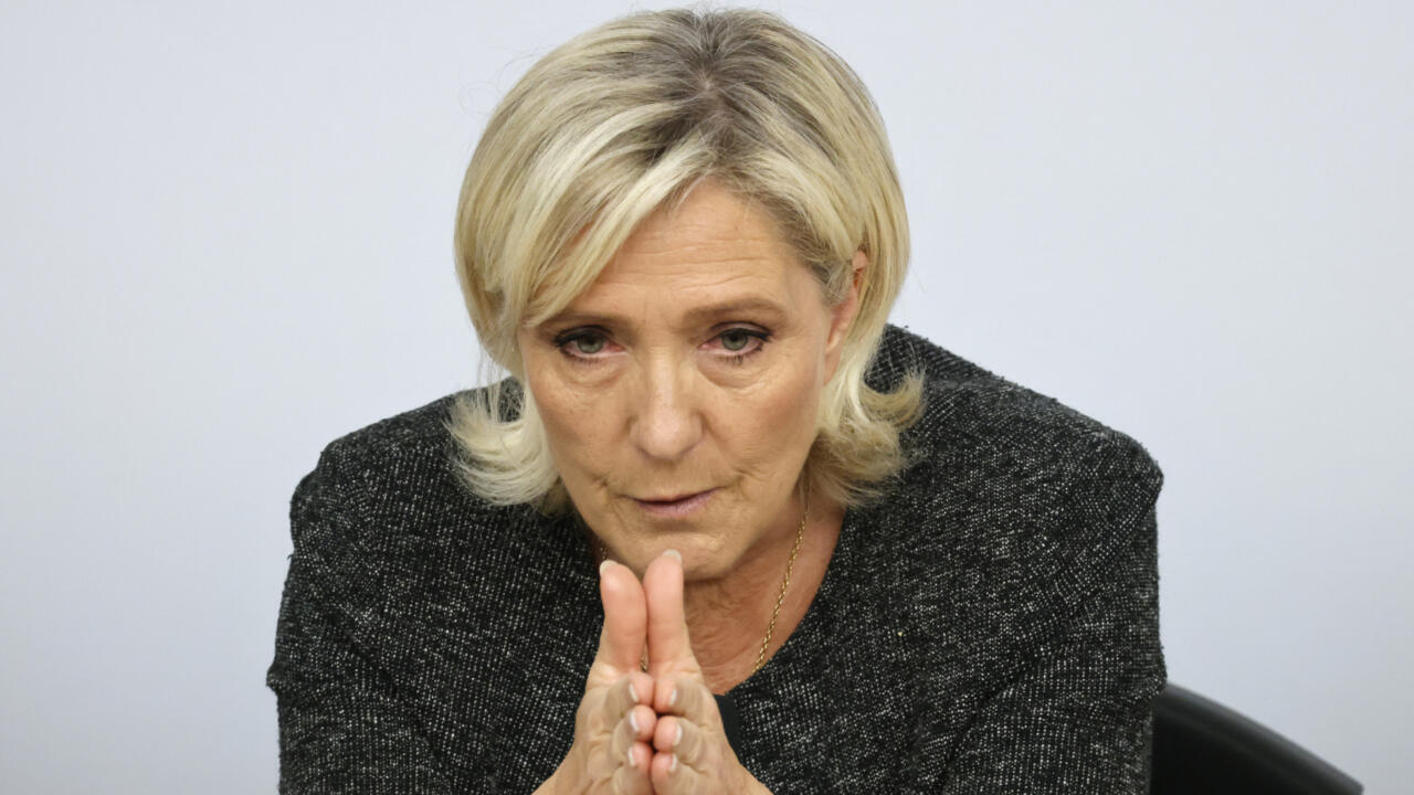 « Notre devoir, c'est d'être prêts » en cas de dissolution de l'Assemblée nationale : Marine Le Pen mobilise ses troupes avant le vote de confiance