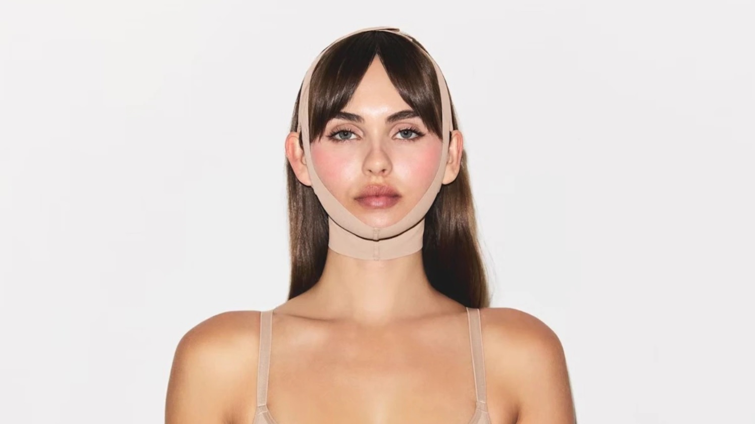 Anthony Hopkins se moque du masque de Kim Kardashian et fait hurler de rire Internet