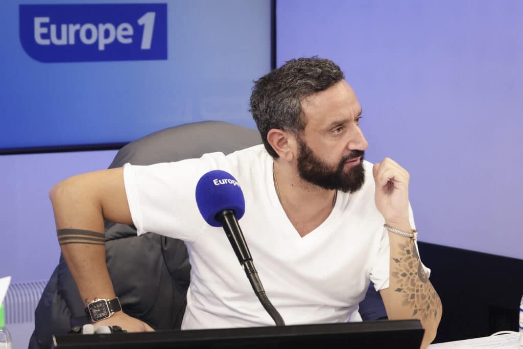 cyril-hanouna-ses-vacances-a-saint-tropez-declenchent-un-clash-avec-un-ex-chroniqueur