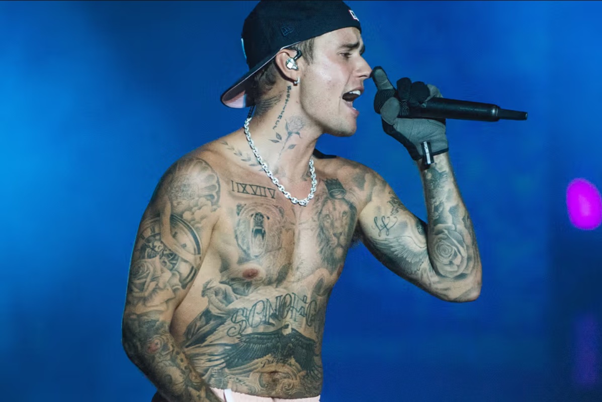 Justin Bieber renverse la tendance avec un sweat provocateur inspiré d’un bad buzz