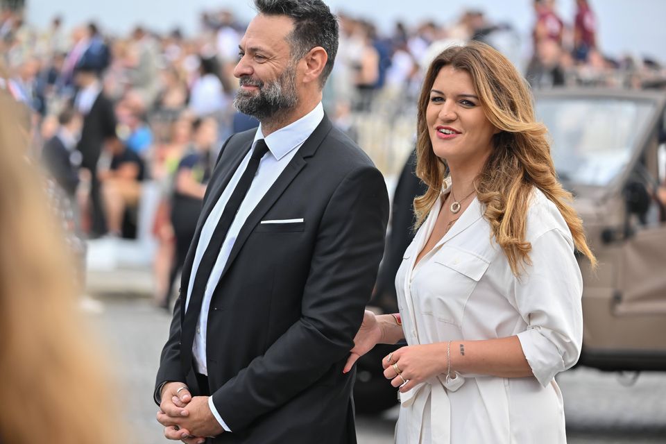 Marlène Schiappa s’est mariée en secret en Sicile : sa robe de mariée ouverte et élégante fait sensation