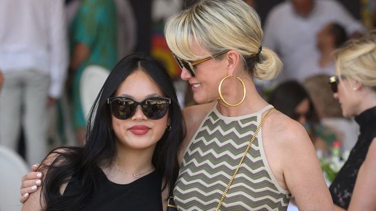 Laeticia Hallyday en sequins à Saint-Barth : la fête d’anniversaire féerique de Jade et Joy