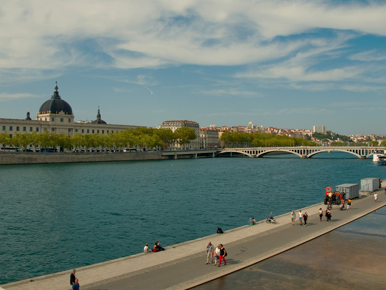 L’accès nocturne aux plans d'eau autorisé à Lyon pour lutter contre la canicule