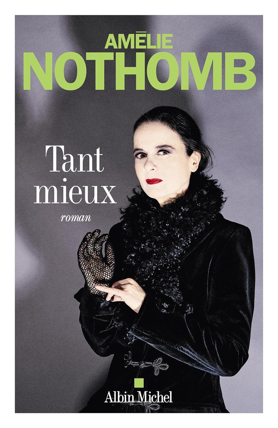 Tant mieux : Amélie Nothomb raconte l’enfance brisée de sa mère dans son nouveau roman