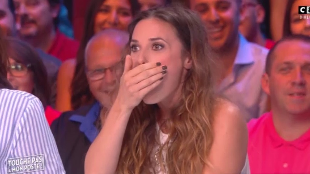 Capucine Anav surprend Cyril Hanouna avec une tenue en latex noir : voilà pourquoi