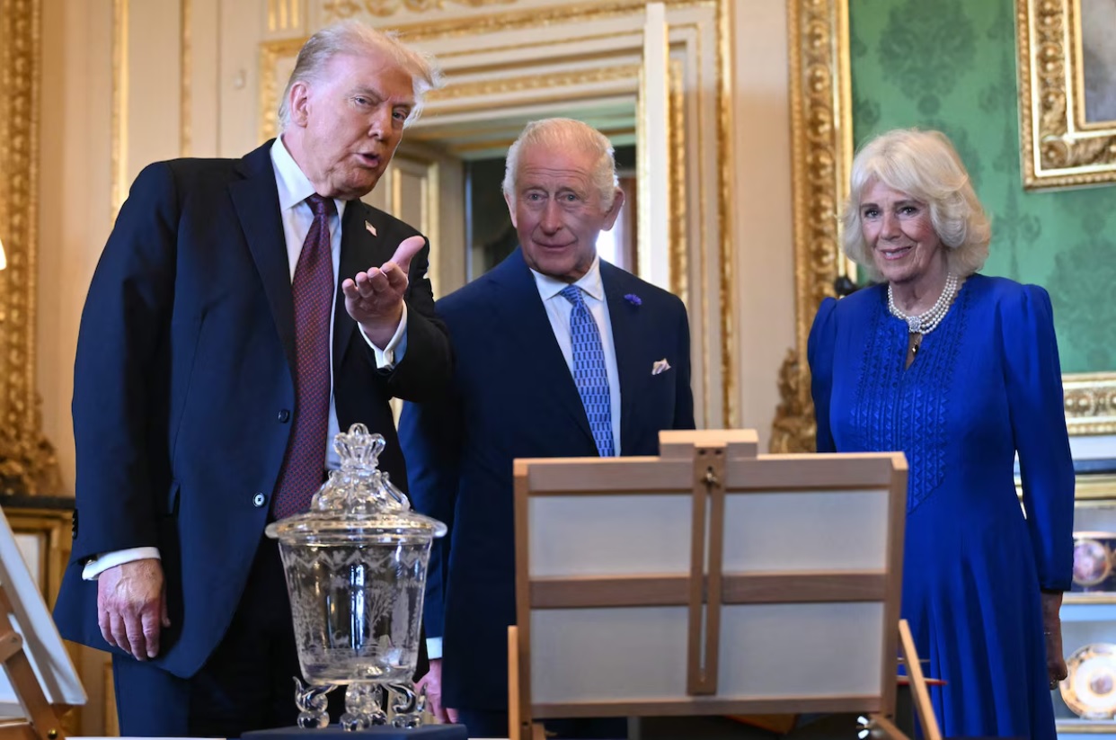 Melania et Donald Trump repartent du château de Windsor les bras chargés de cadeaux (très) luxueux