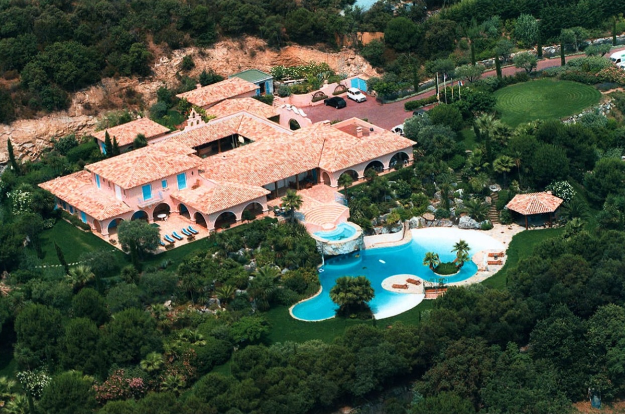 Johnny Hallyday : voilà à quoi ressemble sa villa de rêve à Ramatuelle sur la Côte d’Azur