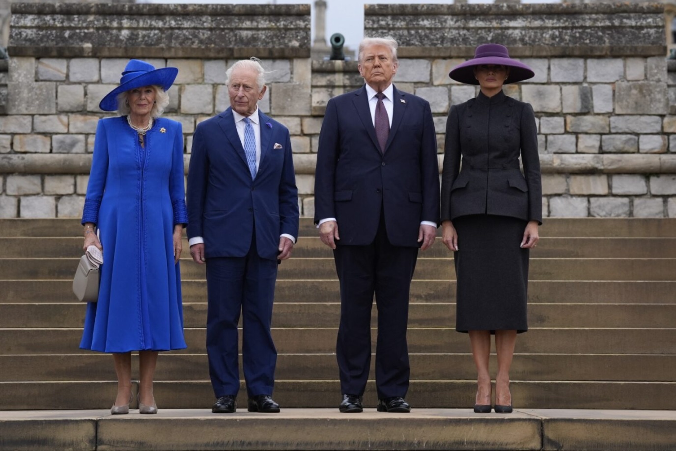 Melania Trump : son chapeau lunaire qui a volé la vedette au château de Windsor