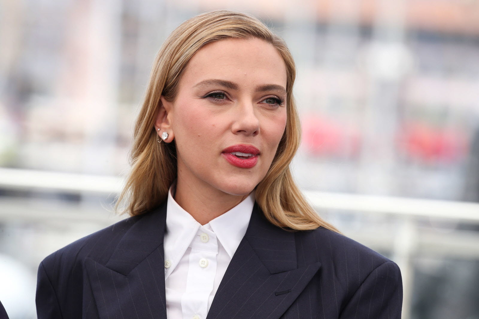 Il m'a appris ce qu'est le métier d'acteur : Scarlett Johansson raconte son tournage avec Robert Redford dans L’Homme qui murmurait à l’oreille des chevaux