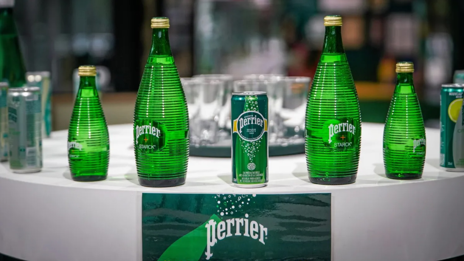 Perrier dans la tourmente : pourquoi l’UFC réclame le retrait immédiat de toutes les bouteilles Perrier dans les commerces