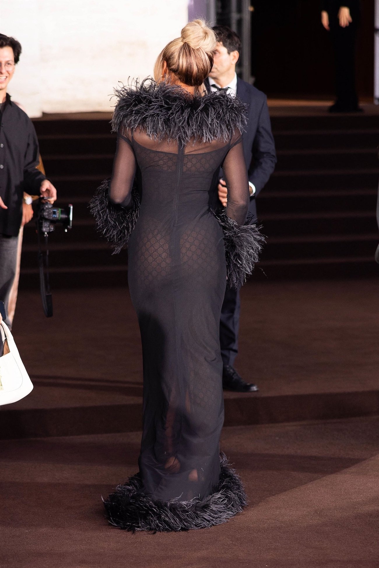 Serena Williams métamorphosée : sa perte de poids spectaculaire et son string apparent font sensation au défilé Gucci