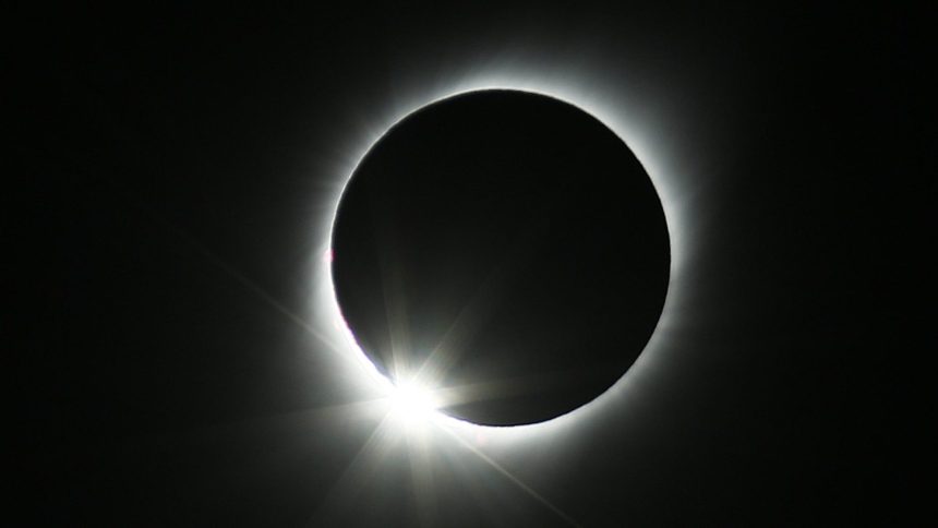 L’éclipse solaire du siècle : voici quand la France vivra ce phénomène rarissime qui ne se reproduira pas avant 2081