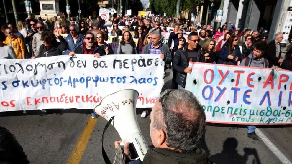 En Grèce, un projet de loi controversée prévoit d'instaurer des journées de 13 heures de travail