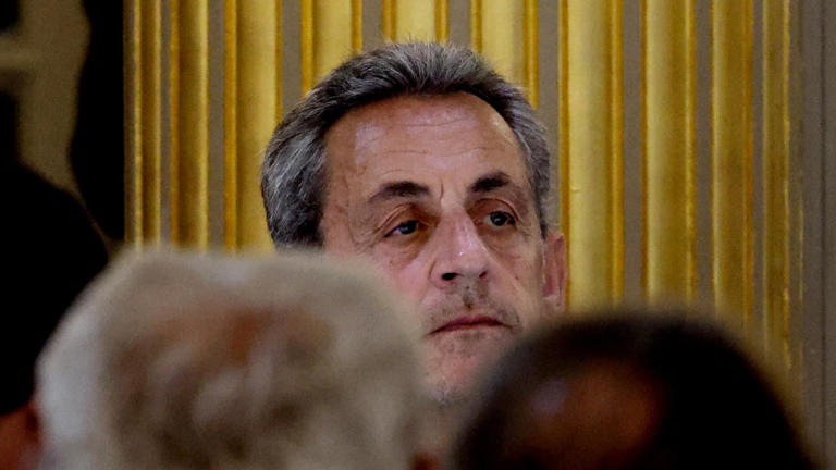 Après sa condamnation, Nicolas Sarkozy crée la surprise dans un restaurant parisien : les réactions inattendues des clients