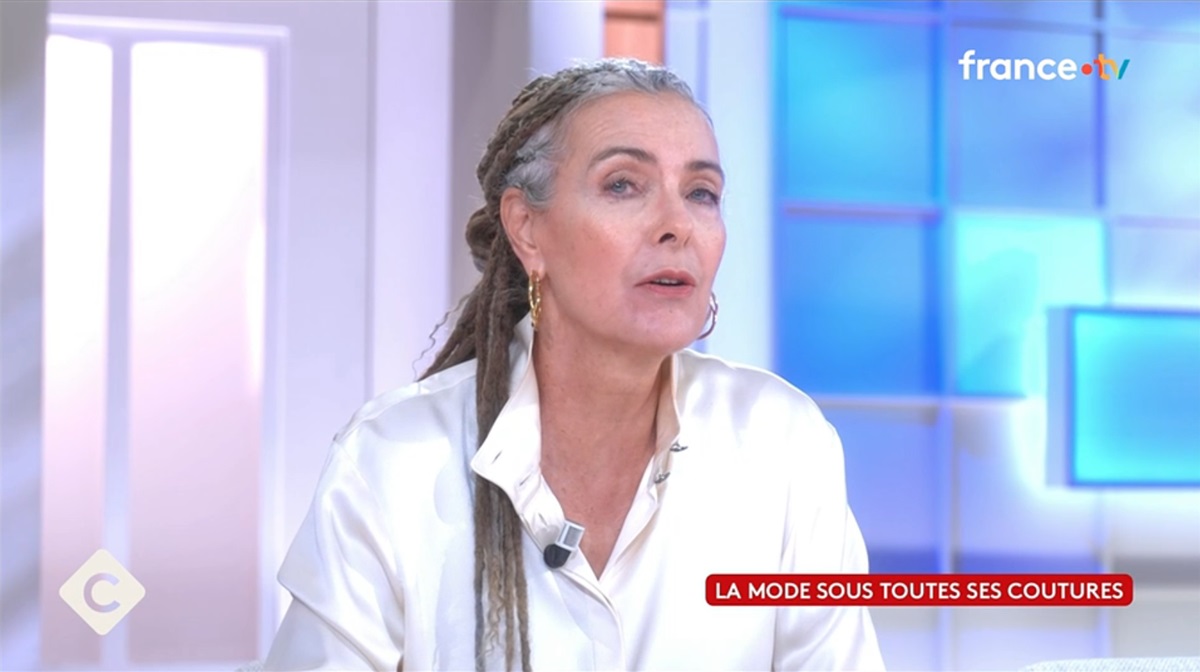 J’ai pas fait exprès : Carole Bouquet révèle la surprenante raison de son changement de look