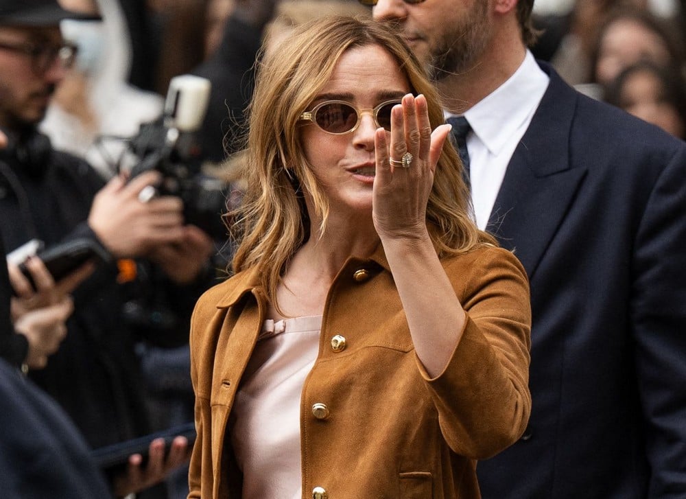 Rumeurs de fiançailles : Emma Watson explique la signification de sa bague