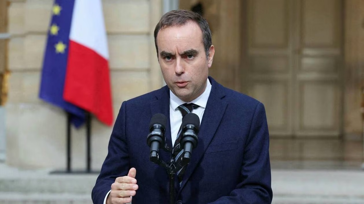 Macron démission, Retour aux urnes : les réactions s’enchaînent après la démission de Sébastien Lecornu