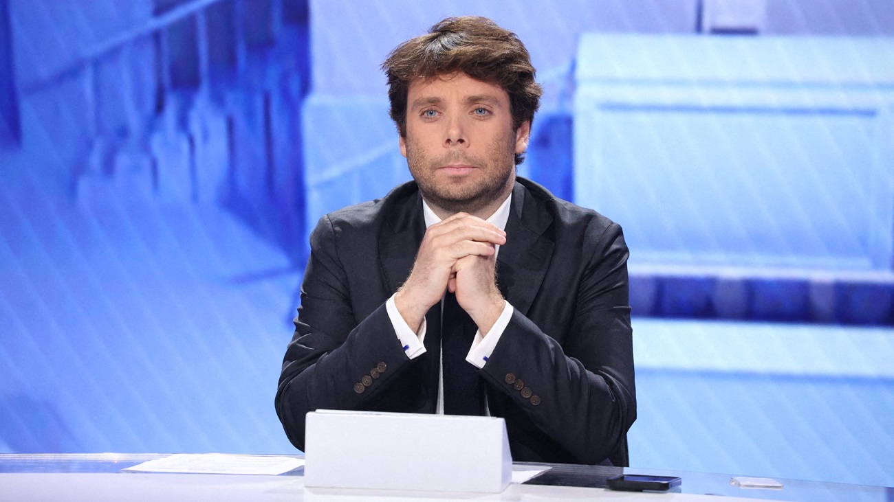 Jean-Luc Mélenchon dérape complètement face à Benjamin Duhamel et lui fait un doigt d'honneur